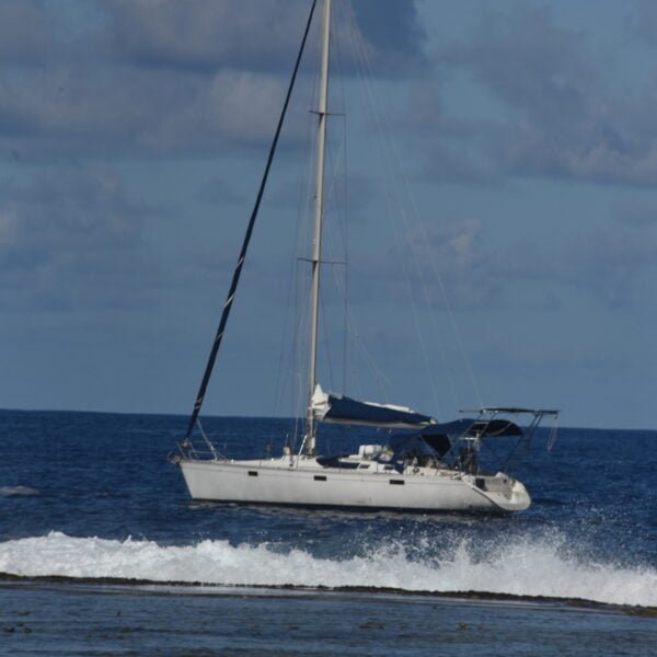 voilier mouillage récif tuamotu makatea charters avec skipper